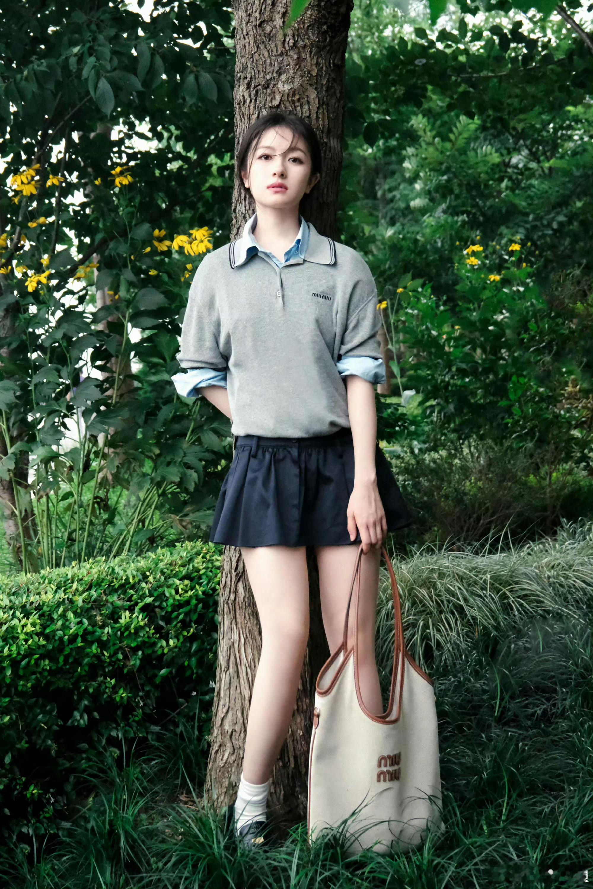 李兰迪和赵今麦两位小花的表现力都很棒，miumiu推广大片，时尚表现力哪家强？[