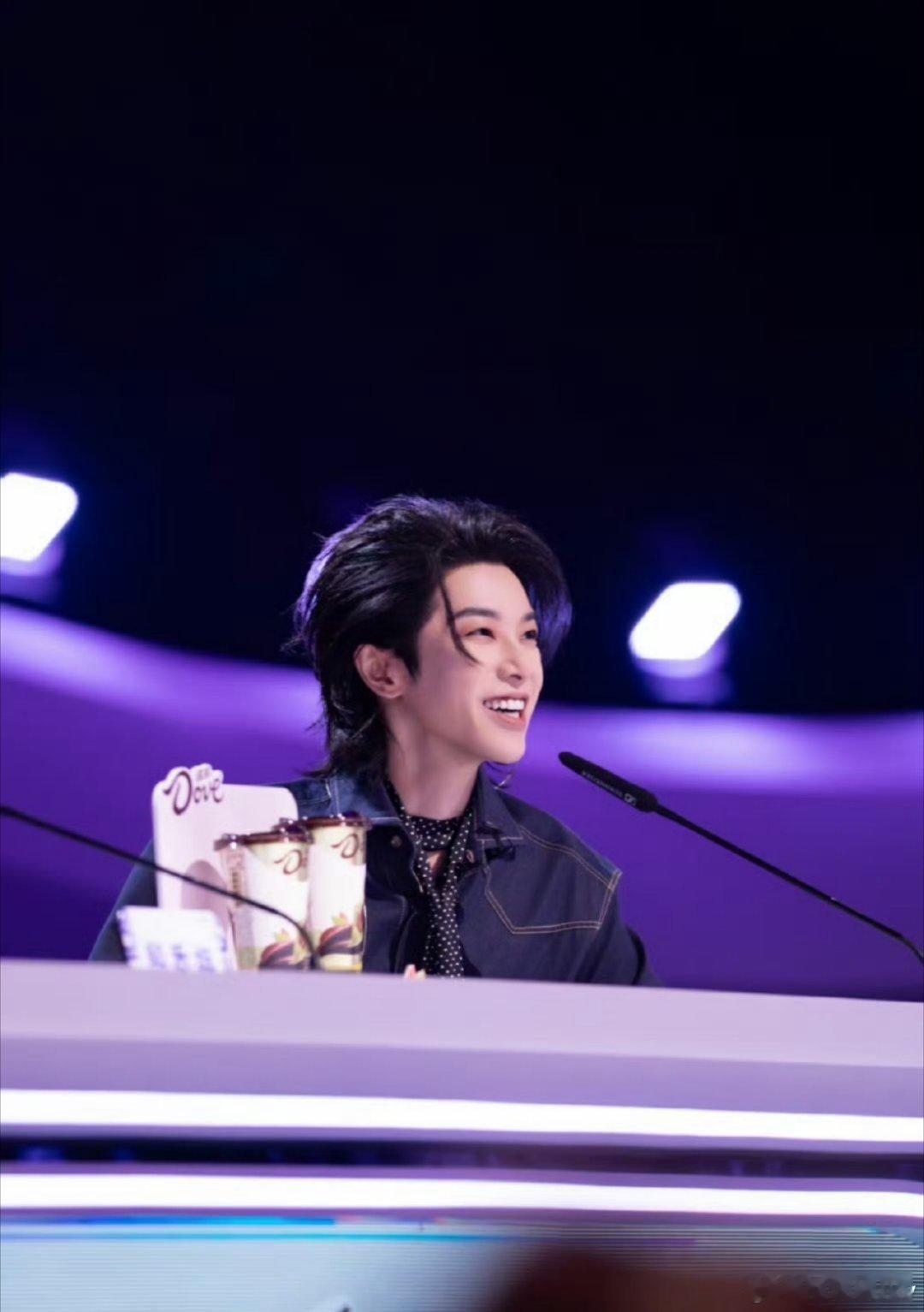 华晨宇声鸣远扬首席评审 实力和资历缺一不可，花花确实担得起