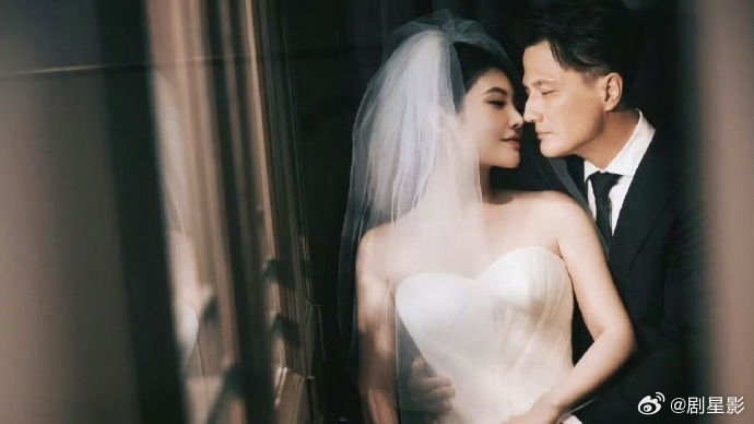 这下全国都知道徐冬冬尹子维结婚了 徐冬冬尹子维两个人分分合合这么多年，终于可以有