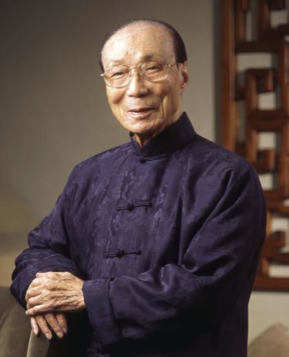 工作到103岁才退休的邵逸夫，活到了107岁才安然辞世，死前，他竟还耳聪目明。显