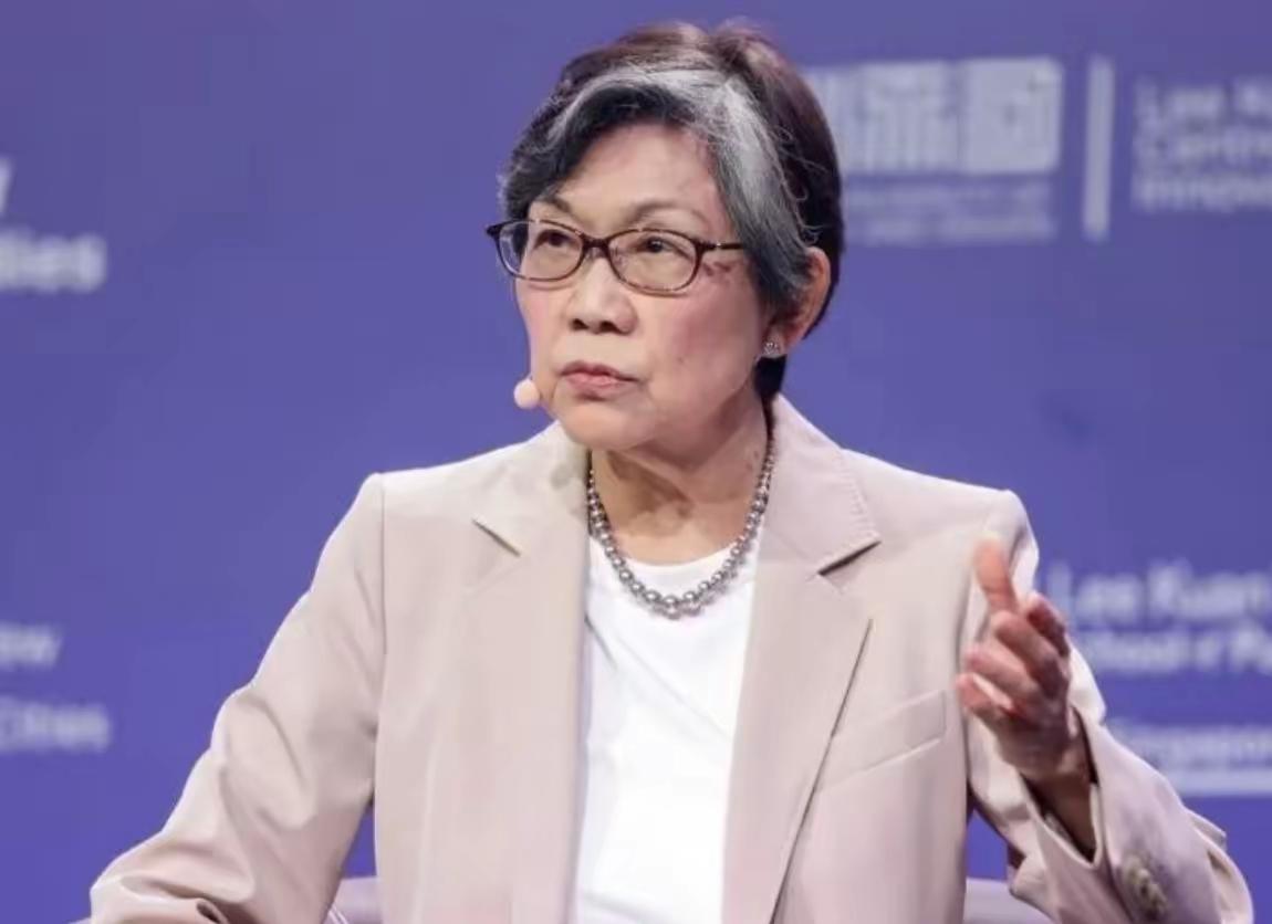 新加坡最近这番操作，挺让人摸不着头脑。那边厢看着中国一步步强大，心里头那股子滋味
