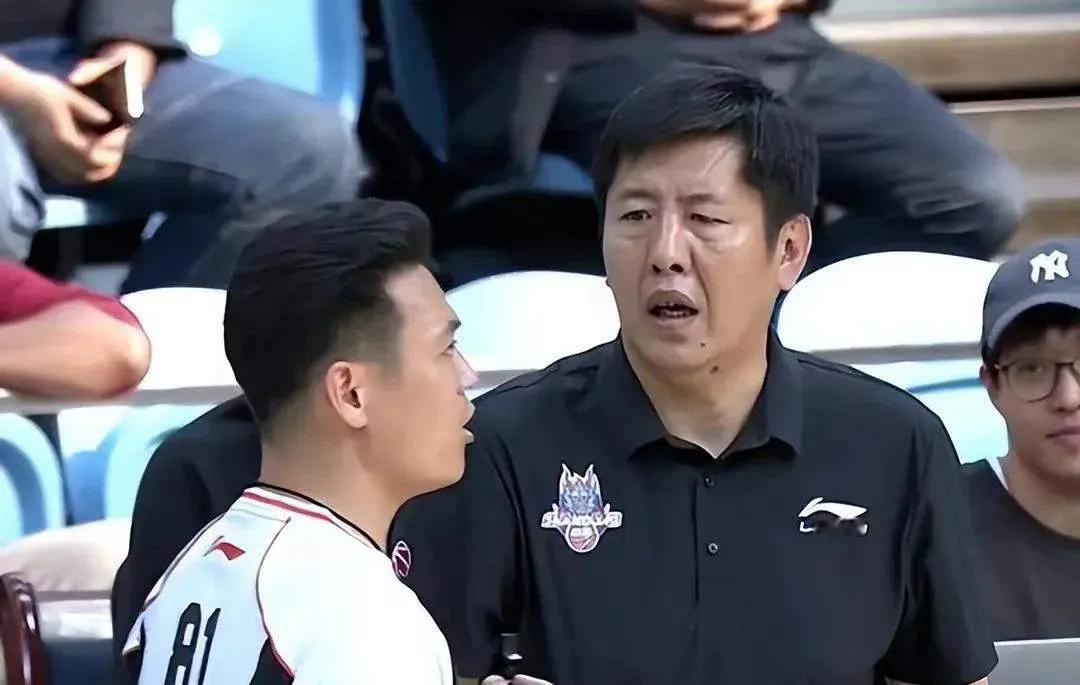 输给深圳赛后，山东男篮主教练丁伟并没有过多评价比赛，他表示：“场面大家都看到了，