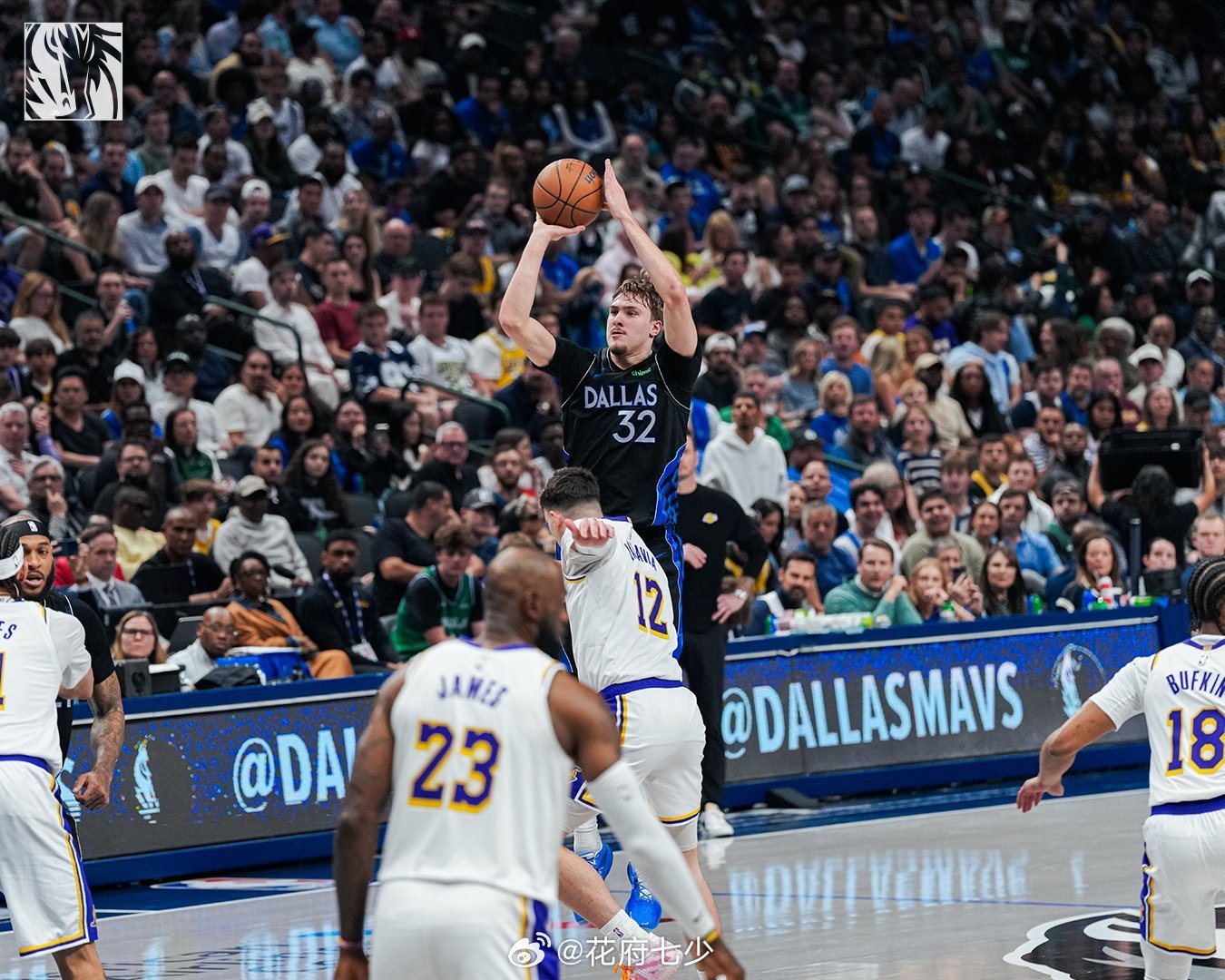 【基德】他（弗拉格）以正确的方式打比赛，他只是不是一个三分射手，他攻防一体。我们