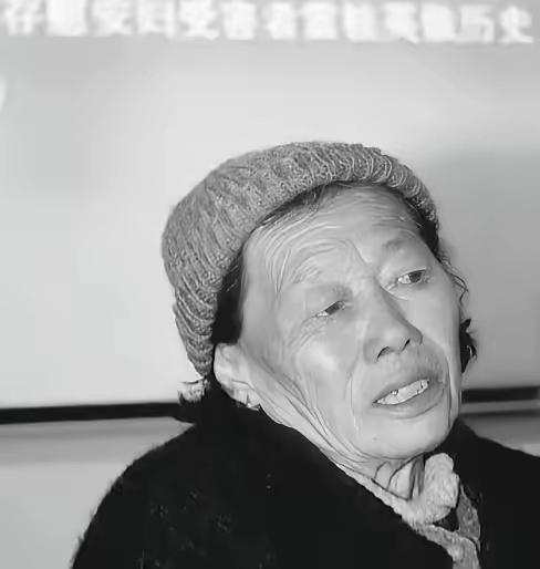 13岁，她说，日军一天侵犯她二十多次。肚子肿胀，他们就用军靴一脚一脚踩平。这不是