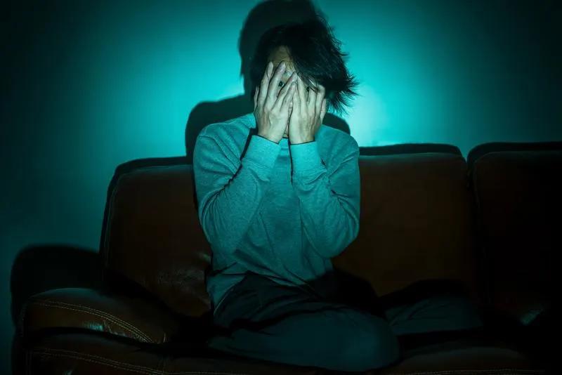 社交恐惧症的定义是什么?
社交恐惧症（社交焦虑障碍）是一种焦虑障碍，表现为对社交