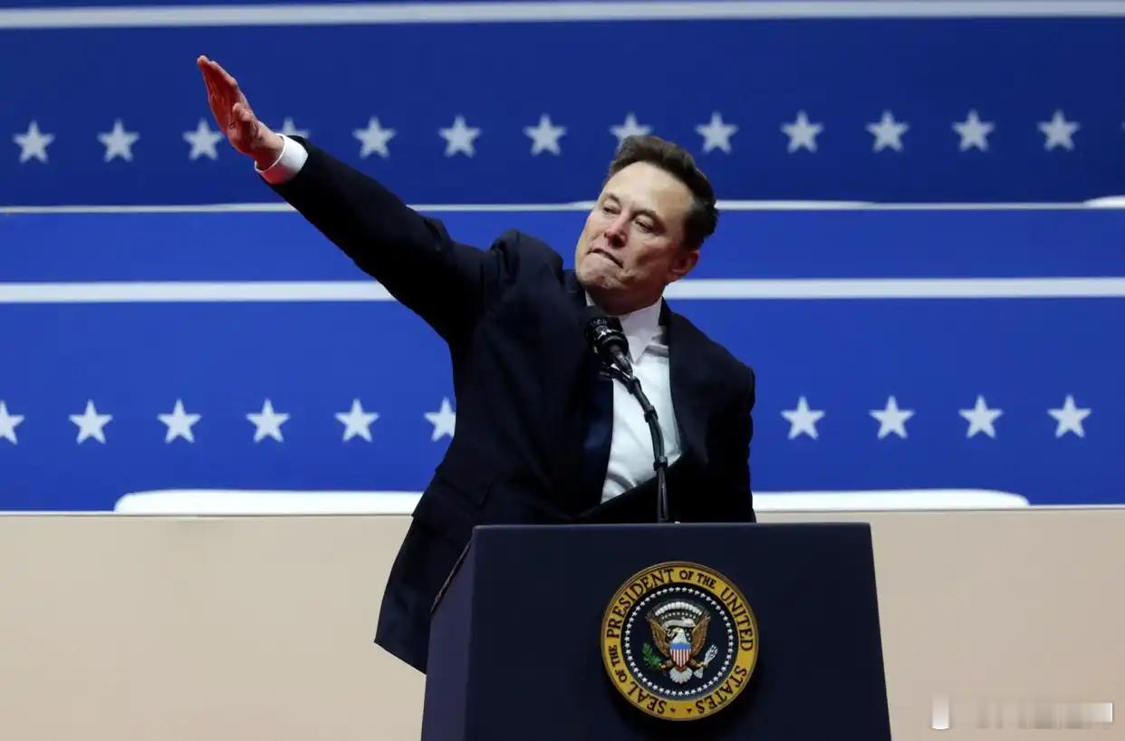 马斯克抨击欧洲搞网络言论审查，呼吁解散欧盟。波兰外长敦促马斯克去火星，因为那里对