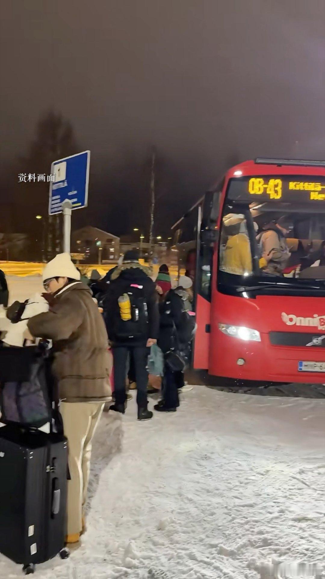 北极圈有自己的春运  中国游客重新定义“世界尽头”，零下温度挡不住热情，走到哪都