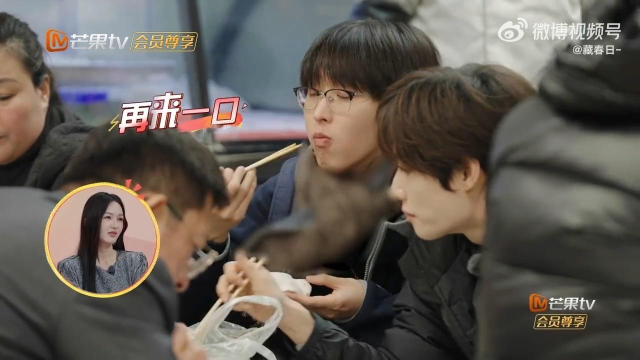 唐九洲能吃能喝就不能干活唐九洲也太真实了！跟井胧去菜市场腌咸菜，半路饿了直接开吃