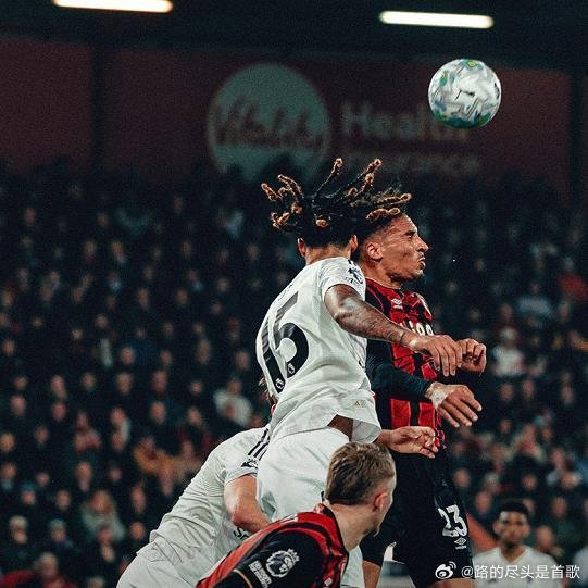 《B费独造2球比肩国王，曼联2-2伯恩茅斯，主裁双标吹罚毁红魔胜利》在卡里克走马