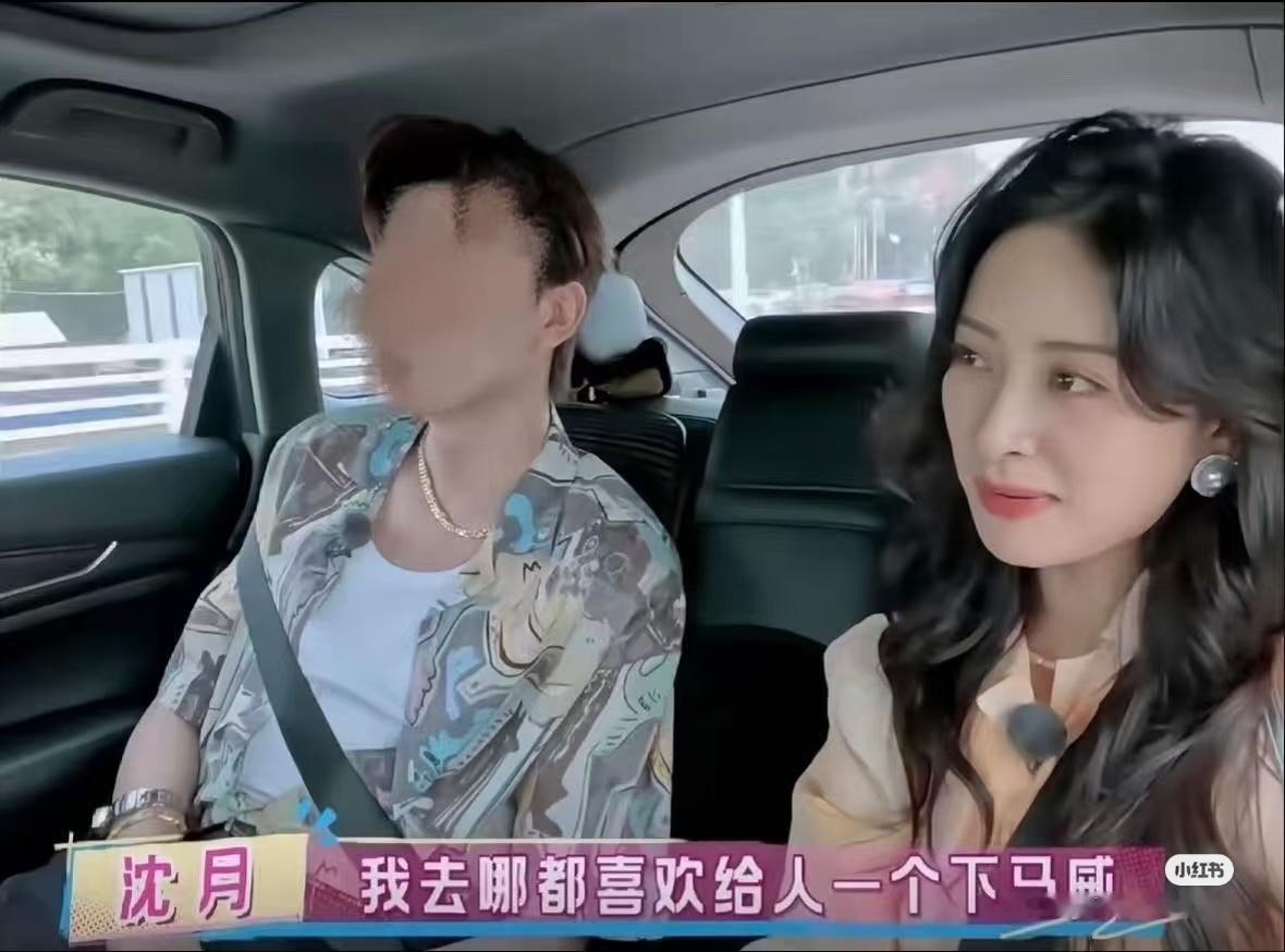 妈呀，我以为沈建群只是对王鹤棣这样，原来她到哪都这么霸道，只不过客栈拉上了小团体
