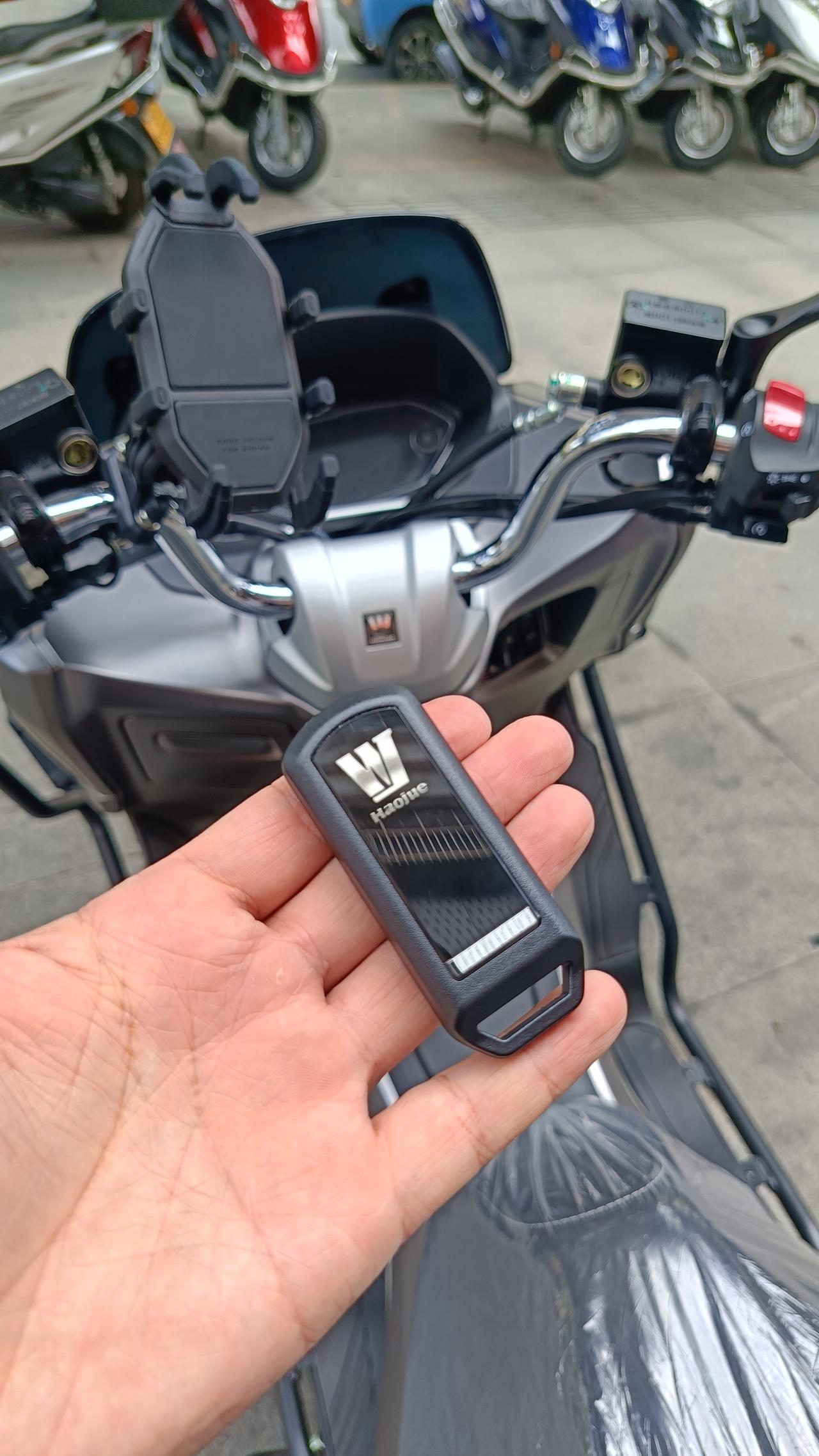 巧了，这款产品正好是我的摩托车。今年8月入手的，落地全部花费1.5万元，如果能够