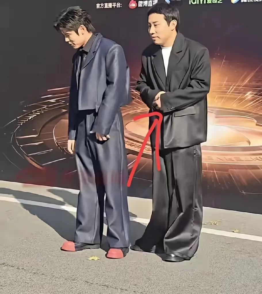 广志、志胜，这俩人什么也不干，往这一站，我都能笑半天，人啊搞笑久了，就真的很好笑