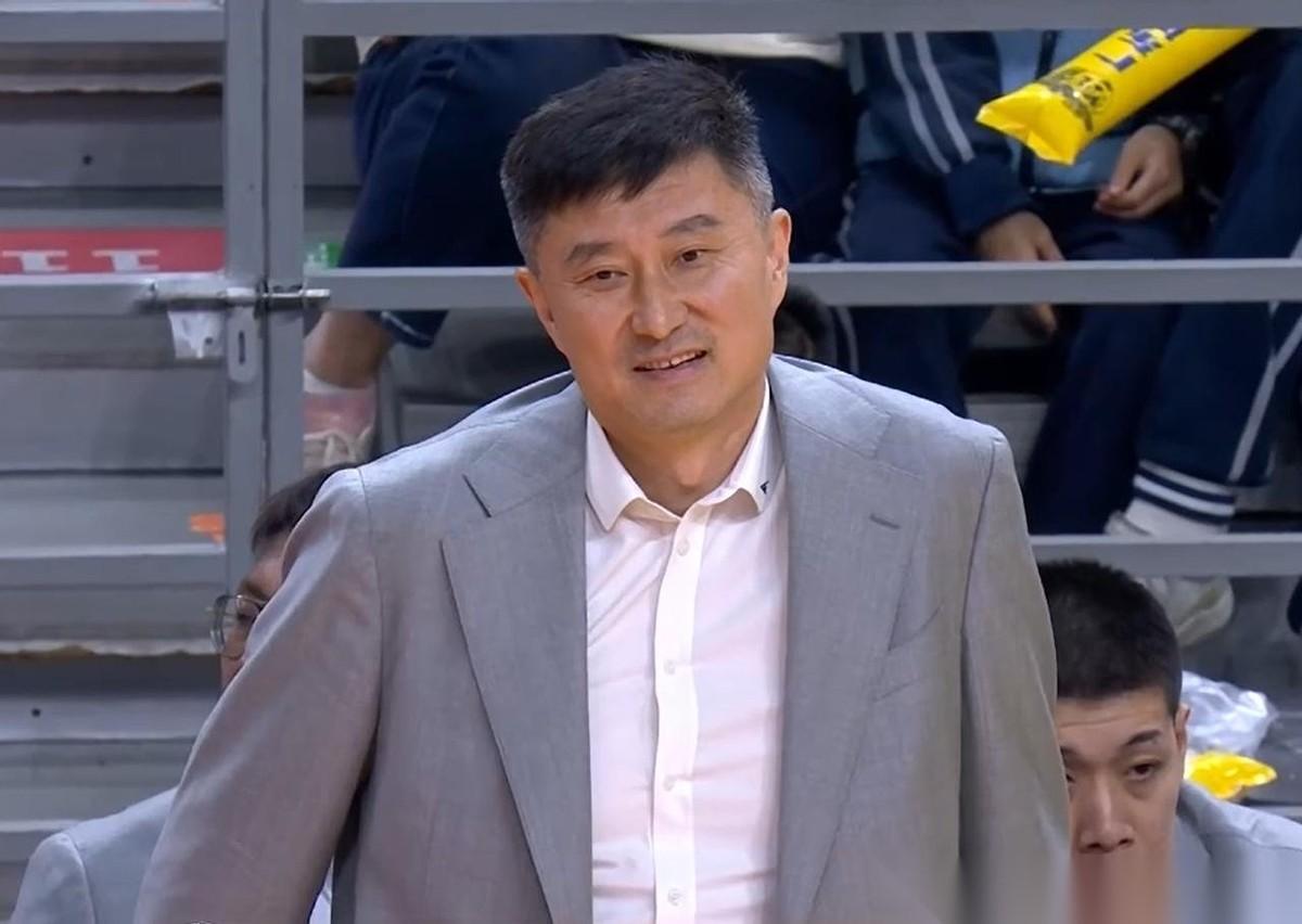 杜锋点赞邱彪！
CBA常规赛第35轮的重头戏要来了！广东队客场挑战山东队，这场比