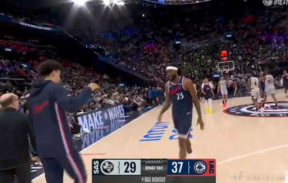 第一节结束，快船37比29领先，最后这个篮板有点可惜哈！！！ 