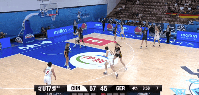 李沅珊外线三分一击命中，中国U17女篮领先来到15分