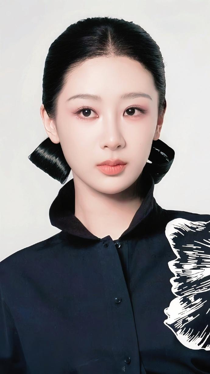 杨紫[超话]杨紫董竹君 yz杨紫玉兰花开君再来 希望如约而至的不止是春天，还有你