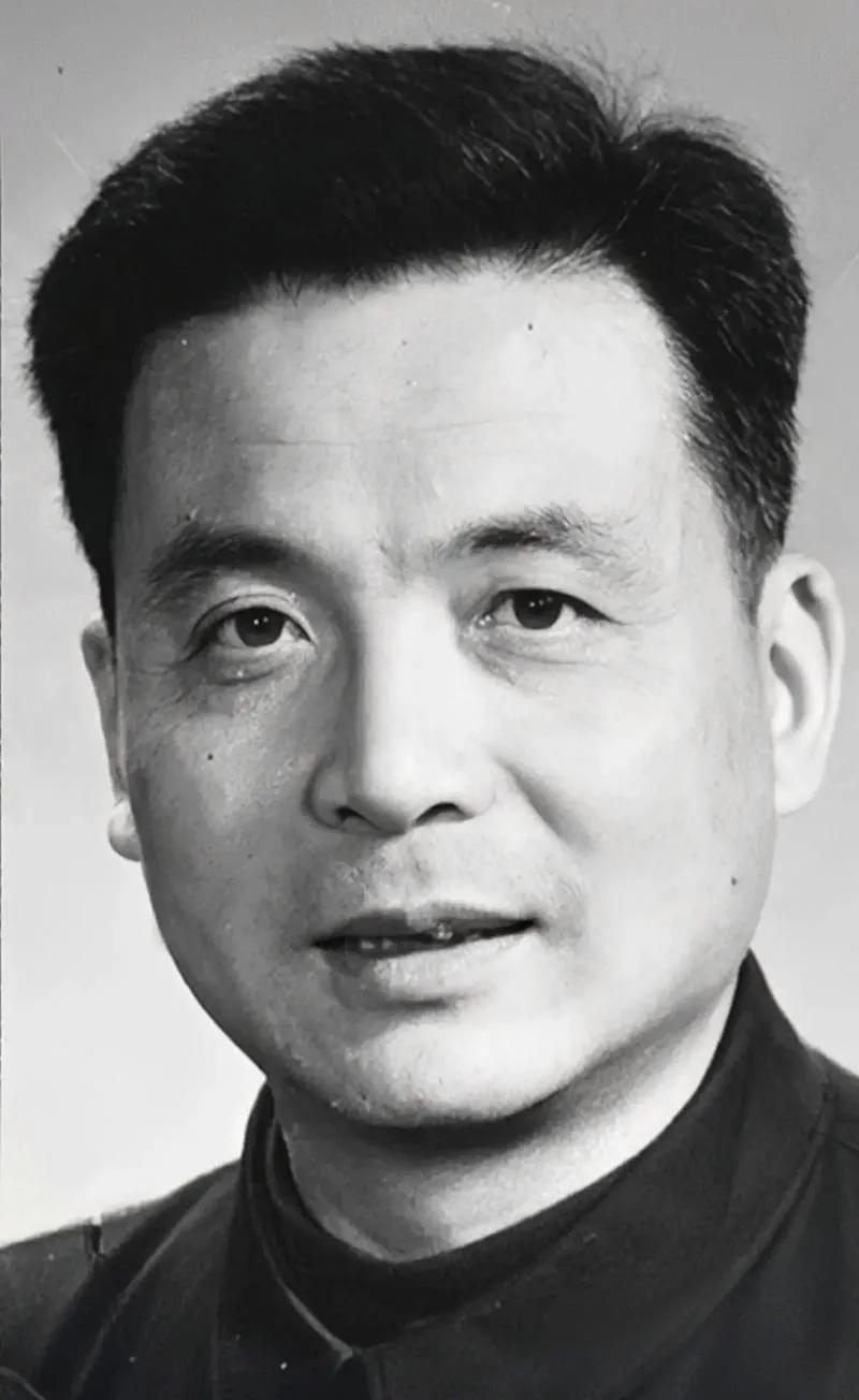 1986 年 7 月 29 日 13 时‌，中国“两弹”元勋核物理学家邓稼先在北