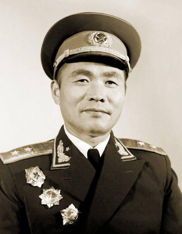 刘邓大军第二纵队改编成第十军，为何让杜义德担任首任军长？杜义德原来是第六纵队政委