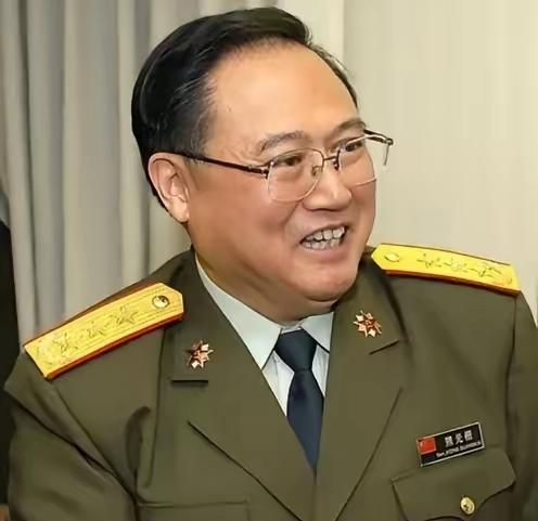 他从未打过仗、也未带过兵，驻外工作21年，从翻译干到副总参谋长，是全军少有的情报