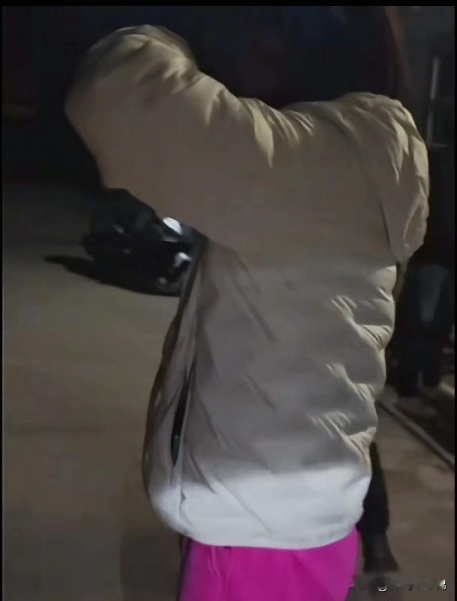 杀猪散场后，呆呆哭成泪人，这一哭好口碑瞬间崩塌，被网友指责道德绑架！网友们吃完饭