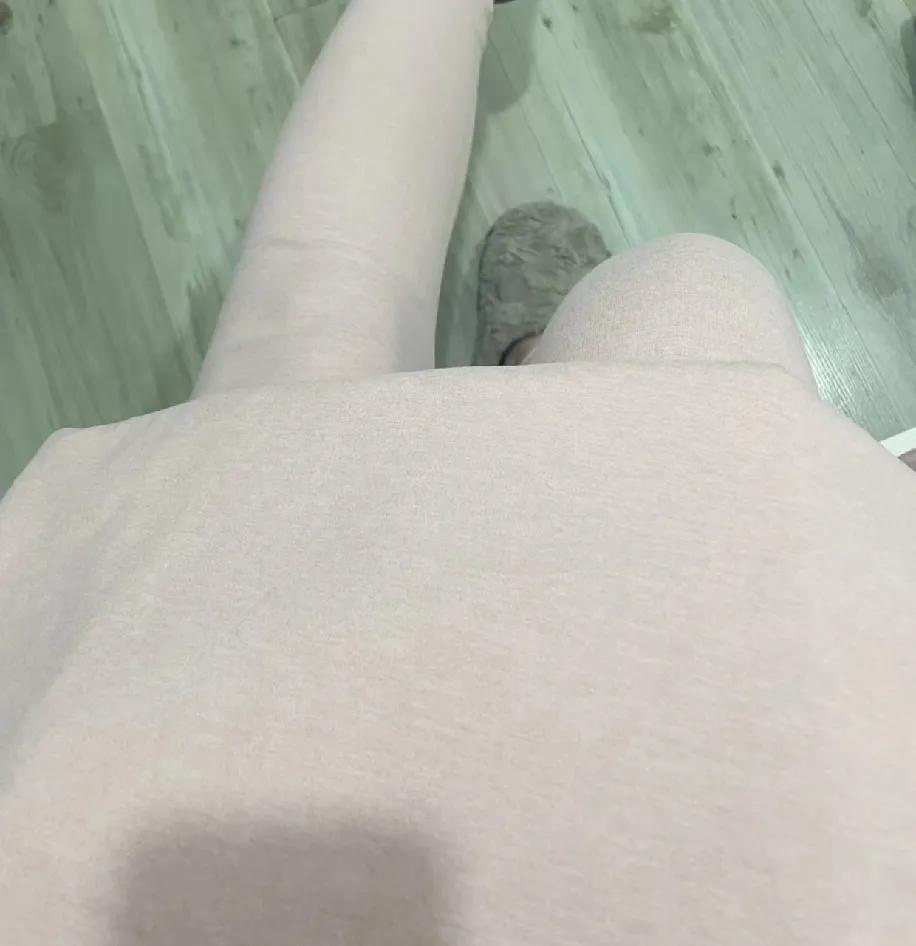 今天拆快递的时候鼻子突然酸了——这是我人生第一套没捡过别人剩的秋衣裤。
 
小时