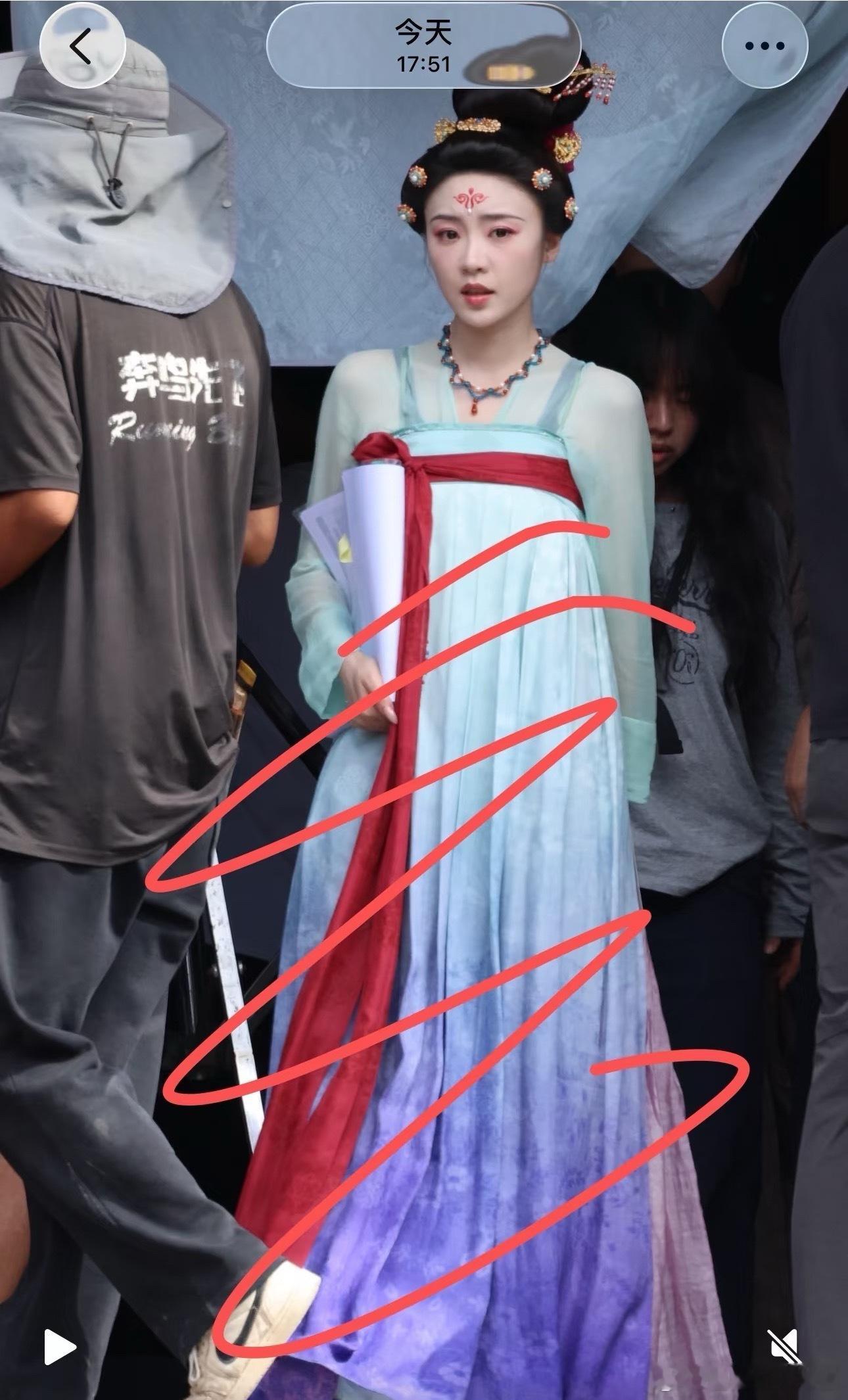 莫离这妆造不赖啊，配角的都这么华丽 ​​​