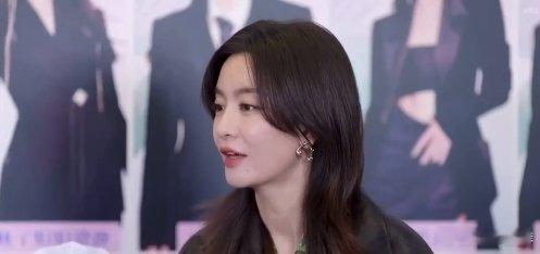 李晟喊话友军不要误伤 乘风2025扫楼 李晟这心态真是太好了，直接说自己没翻红，