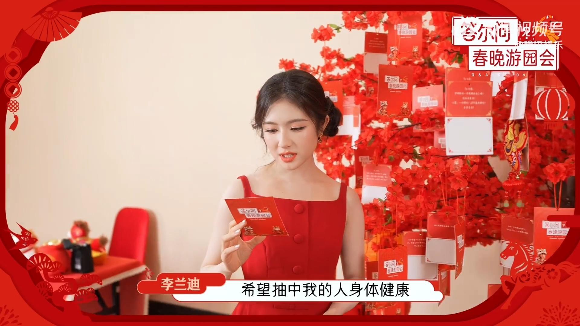 李兰迪后台拽到谁就学舞蹈李兰迪回应微博之夜下台一直笑下台笑不停是因为太狼狈！兰迪