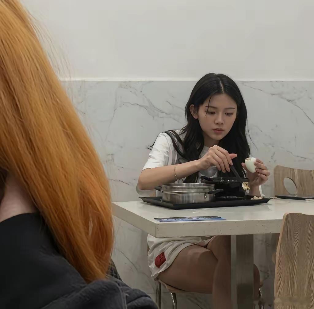 当初厂里的杨超越，谁能想到未来会成为顶流 