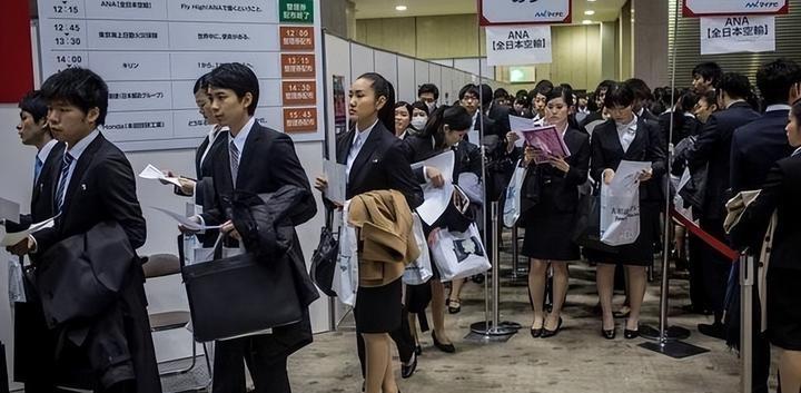 当下全网都有一个普遍共识：祖国统一不会留给下一代，台海问题解决已进入倒计时。但绝