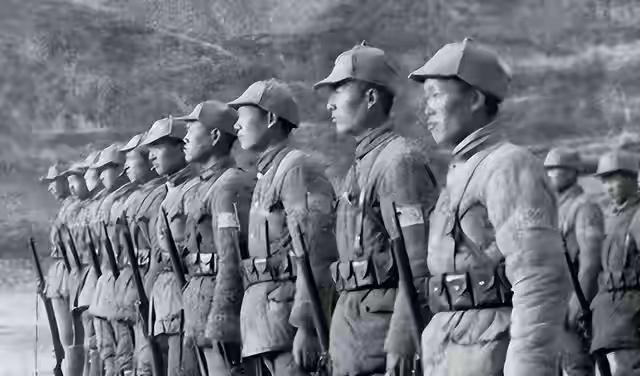 1944年毛泽东坚决拒绝刘少奇“解放军”更名提议，于方寸间博弈死局，数年后全军方