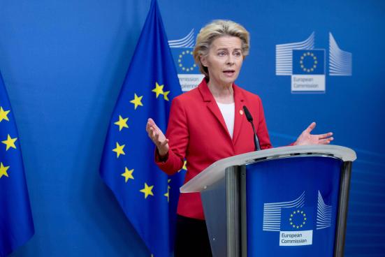 欧洲能源危机彻底失控，天价油气压垮民众与制造业，欧盟政客撑不住想低头求购俄气，却