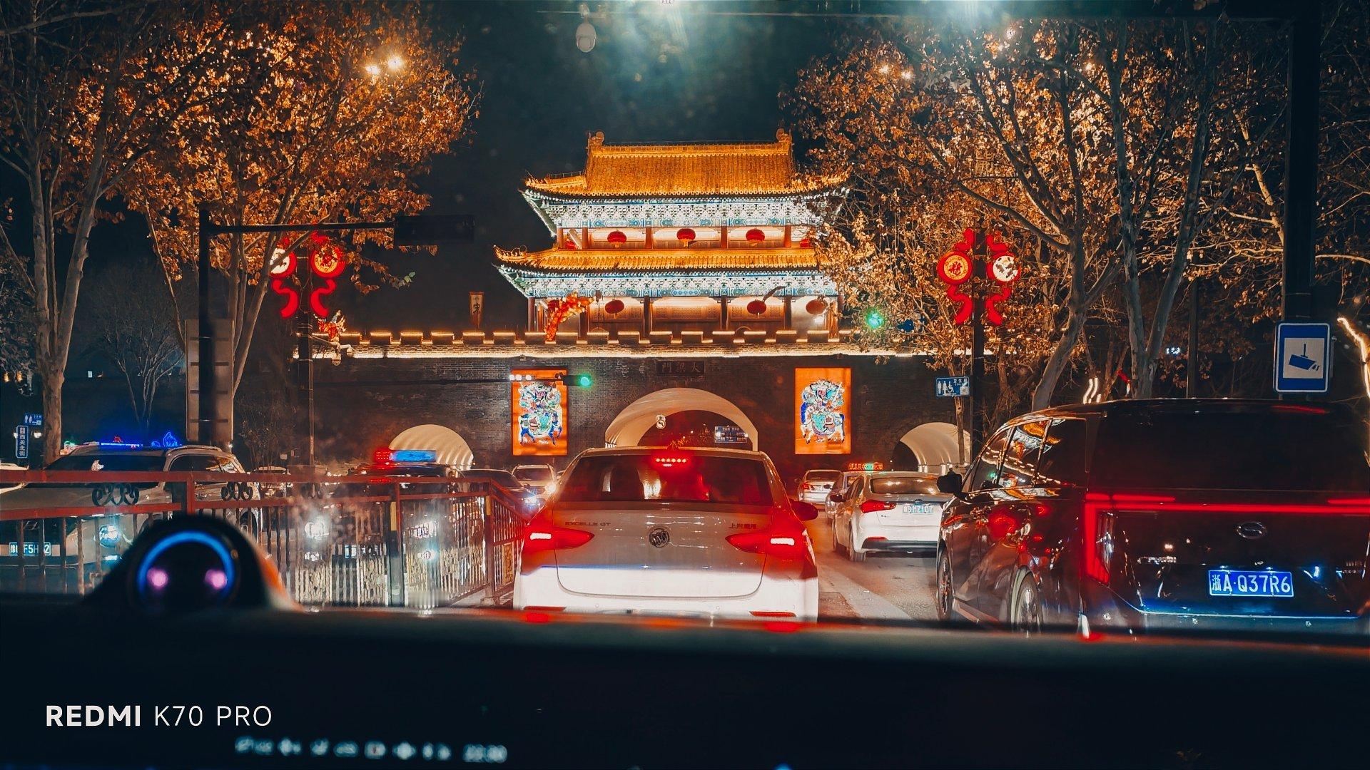 春节自驾游第一站开封好消息是：春节的开封就像一个巨大的宋主题乐园，比迪士尼环球影