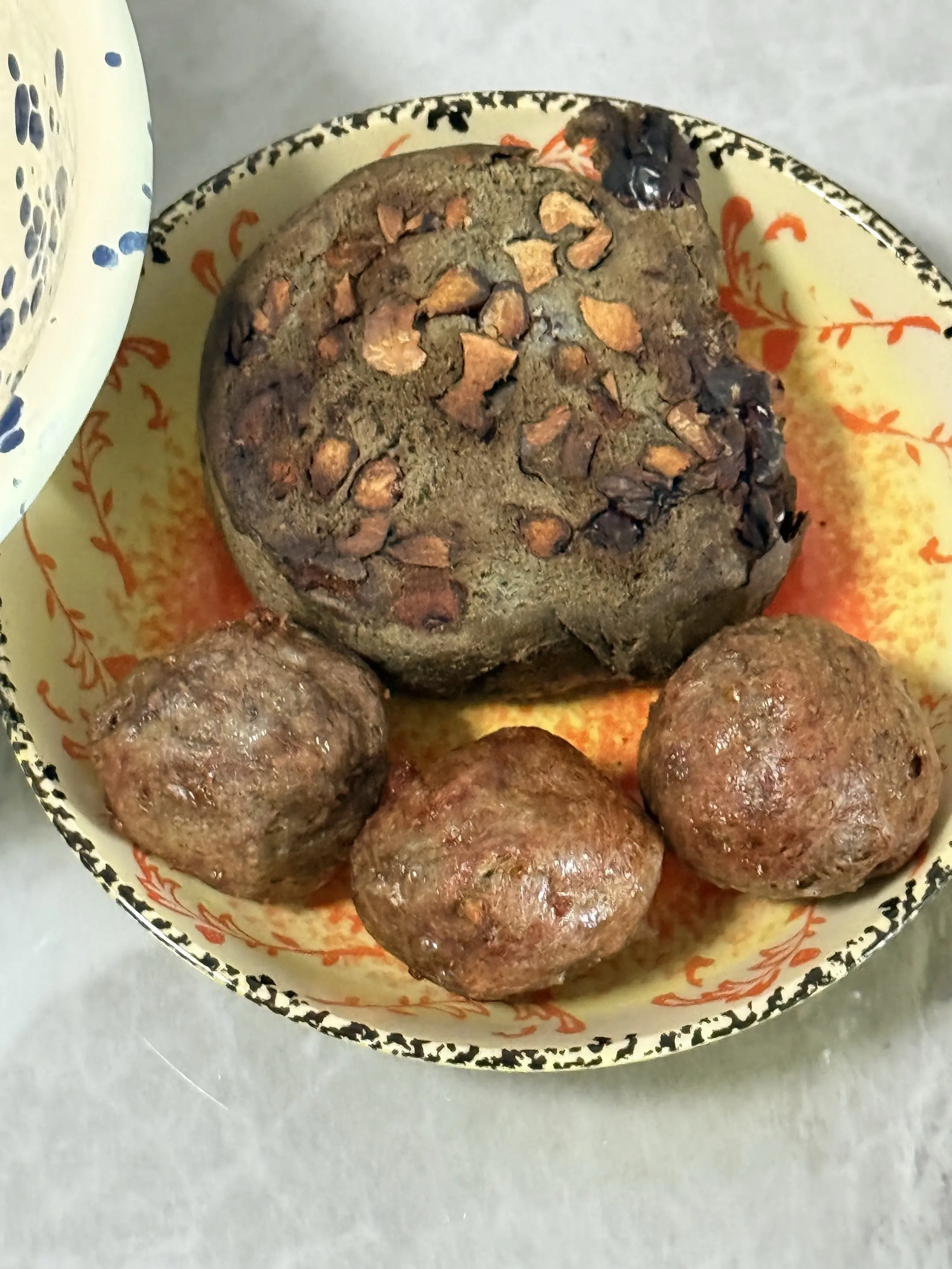 今日早饭：粗粮五黑卷➕牛肉丸➕燕麦