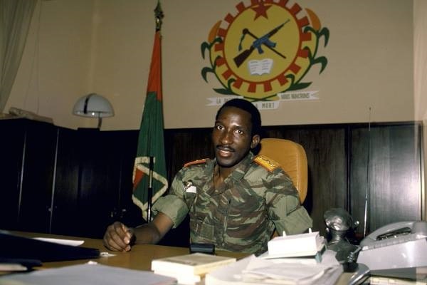 🇧🇫 1983年8月4日，时任上沃尔特总理的托马斯·桑卡拉上尉率领爱国军人组