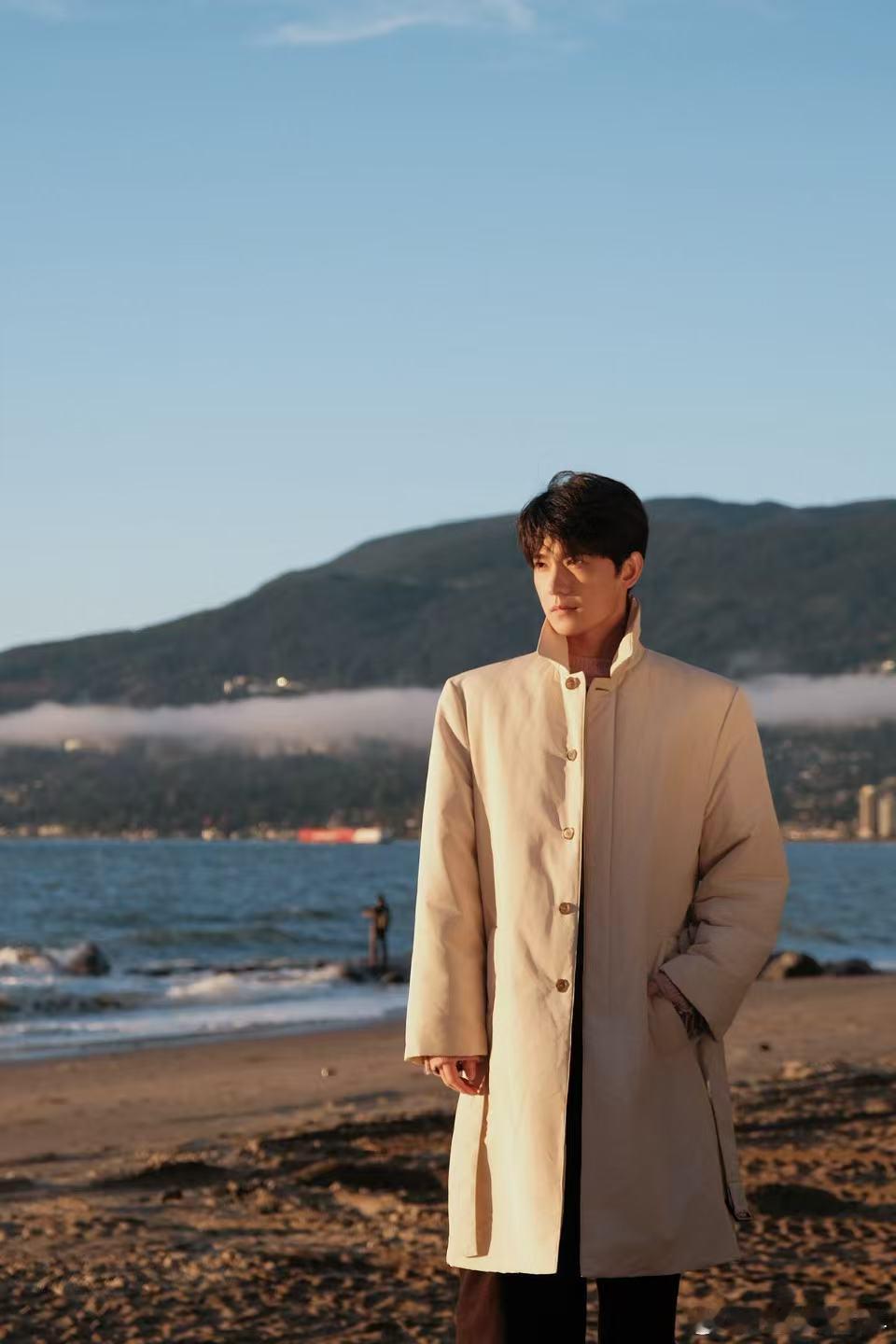 杨洋 美术课本里最有说服力的脸 从小就觉得这张脸格外好看，长大后才知道是杨洋，美