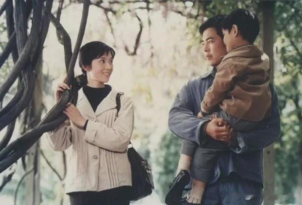 如果让我选一个，我会选龚雪——80年代银幕上那抹最清丽的白月光。

龚雪的美，不