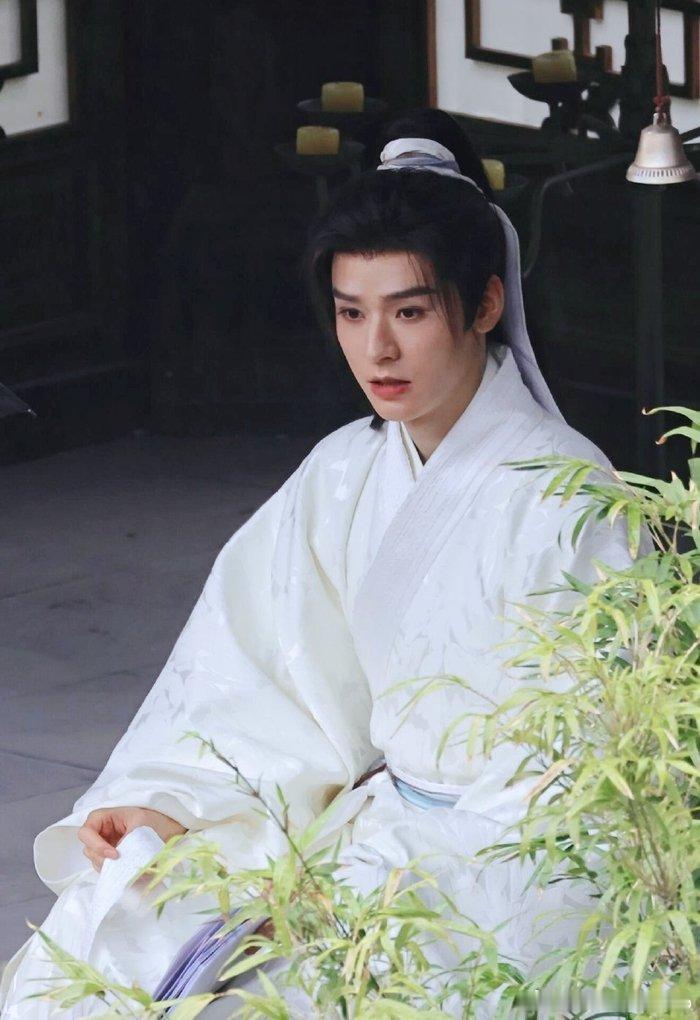 新规下大男主官宣格式龚俊《凤舞九天》古装权谋狠狠戳我，不管宣发怎么规范，只期待演