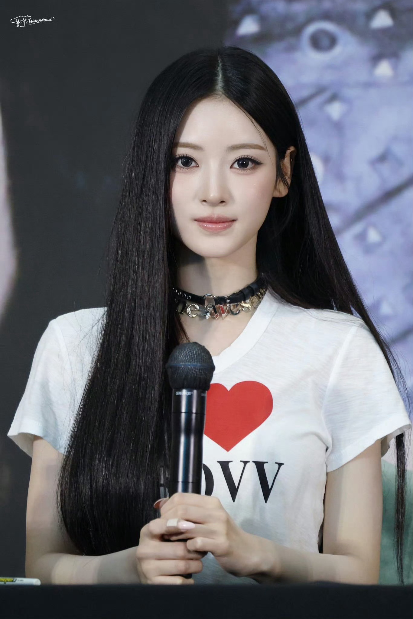 anna 带着项圈choker…然后萌萌的盯着你 