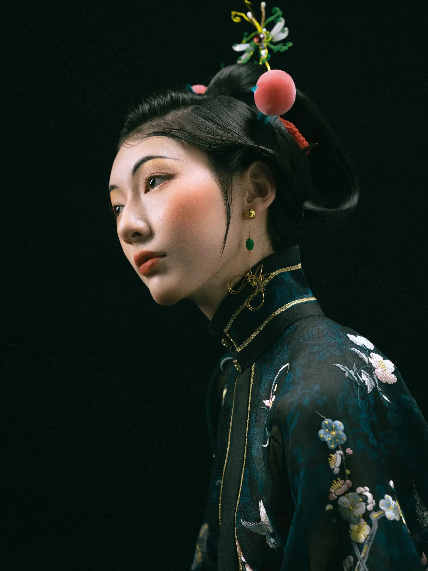 
浪漫的从来不是我
📷：
💄