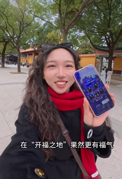 抢头福什么时候变成世界课题了 看到有网友特地去开福寺抢头福，又有福又开光，离谱但