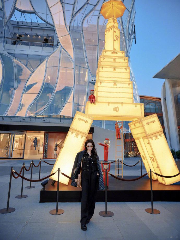 刘亦菲品牌待遇天花板刘亦菲商业价值有多能打 刘亦菲持续解锁新代言！智界品牌身份加