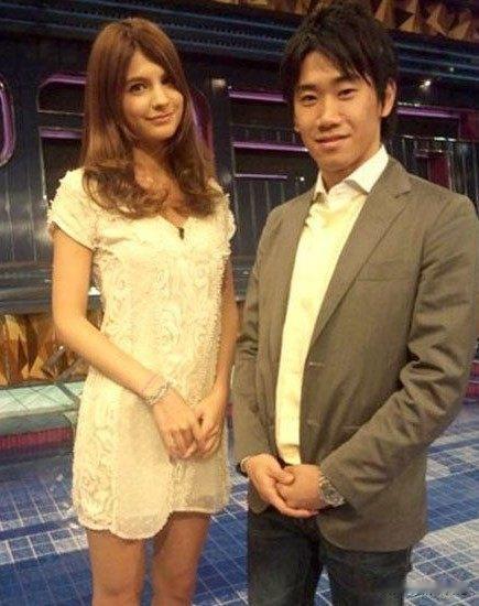 香川真司的那位混血女友终是未成眷属。香川真司先后效力过德甲劲旅多特蒙德、英超劲旅