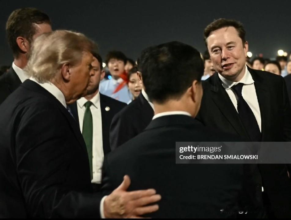 不得不承认我们的祖国越来越强大，老特终于不想隐瞒和中国的友谊🇨🇳🇺🇸