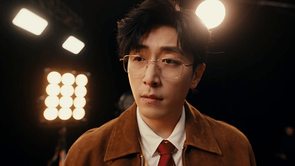 白客说马年要放自己一马 白客这支短片太懂当代人，直接打破催婚、上班、拍照焦虑的“