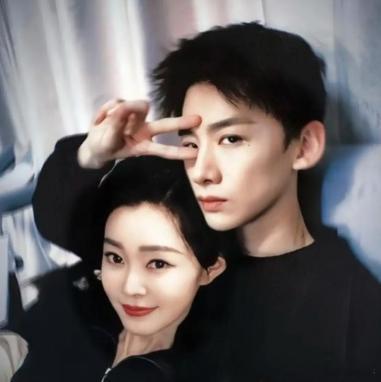 白敬亭宋轶合作之后就绯闻不断，戏里戏外两人很般配，还被网友曝光很多恋爱细枝末节，