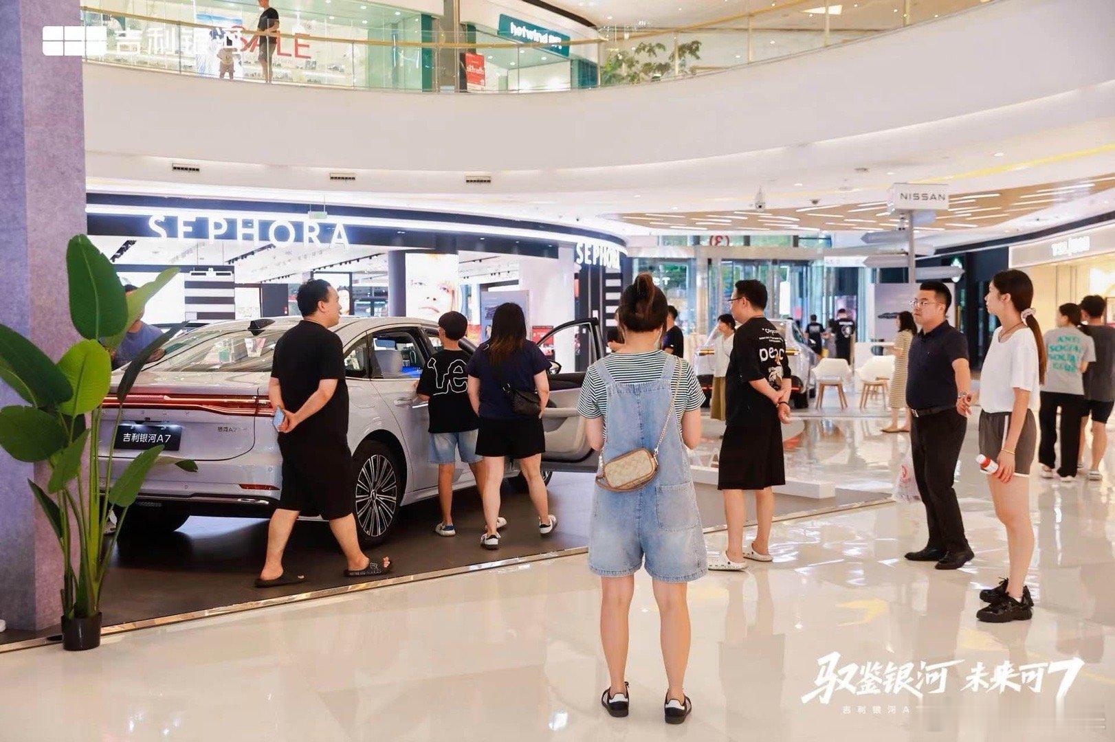 杭州高温警报⚠️！遛娃别去户外当“烤肉”啦！安利个神仙地儿： 银河门店！冷气足到