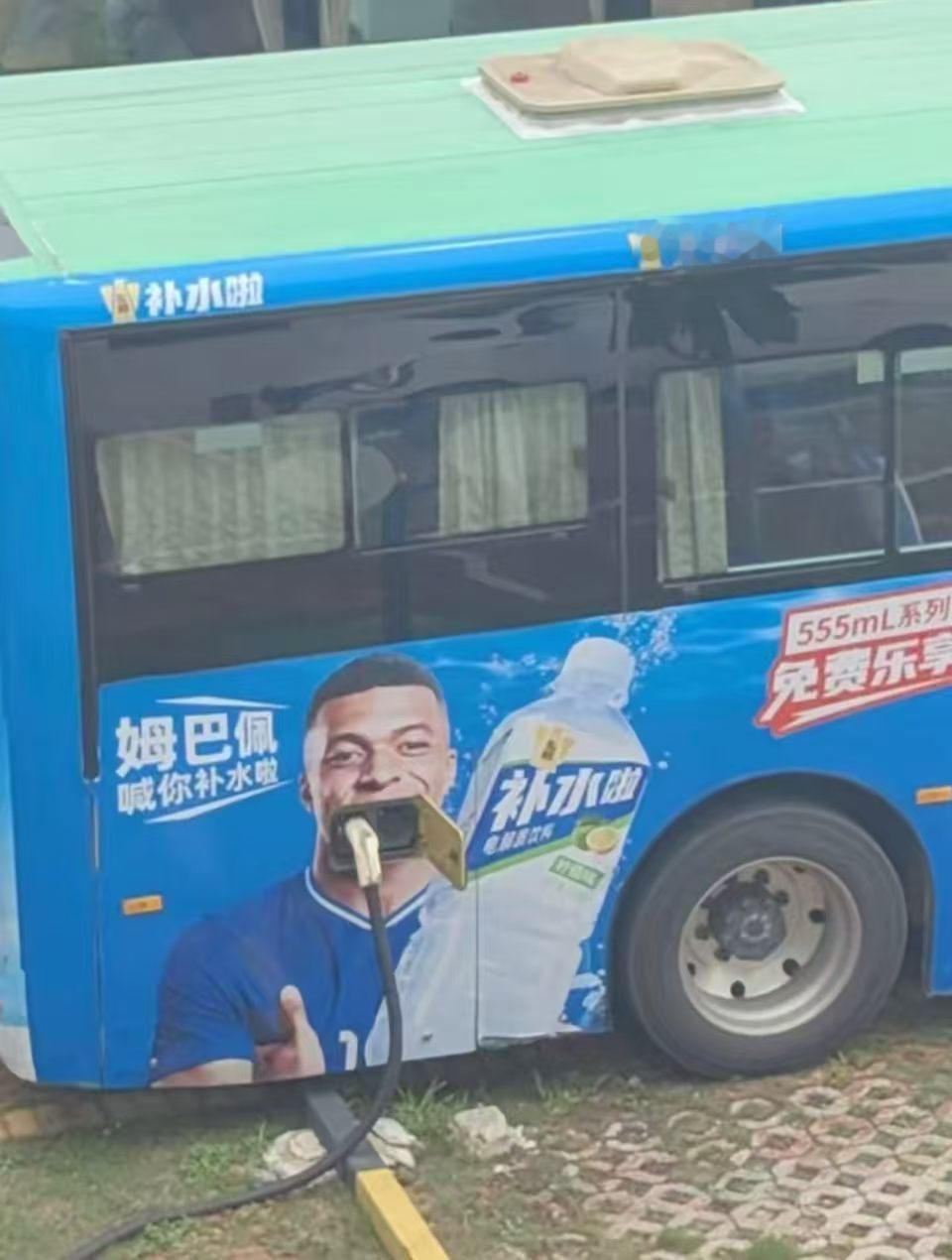 哈哈哈哈，笑抽了，总感觉哪里不对，但是又没有违和感 