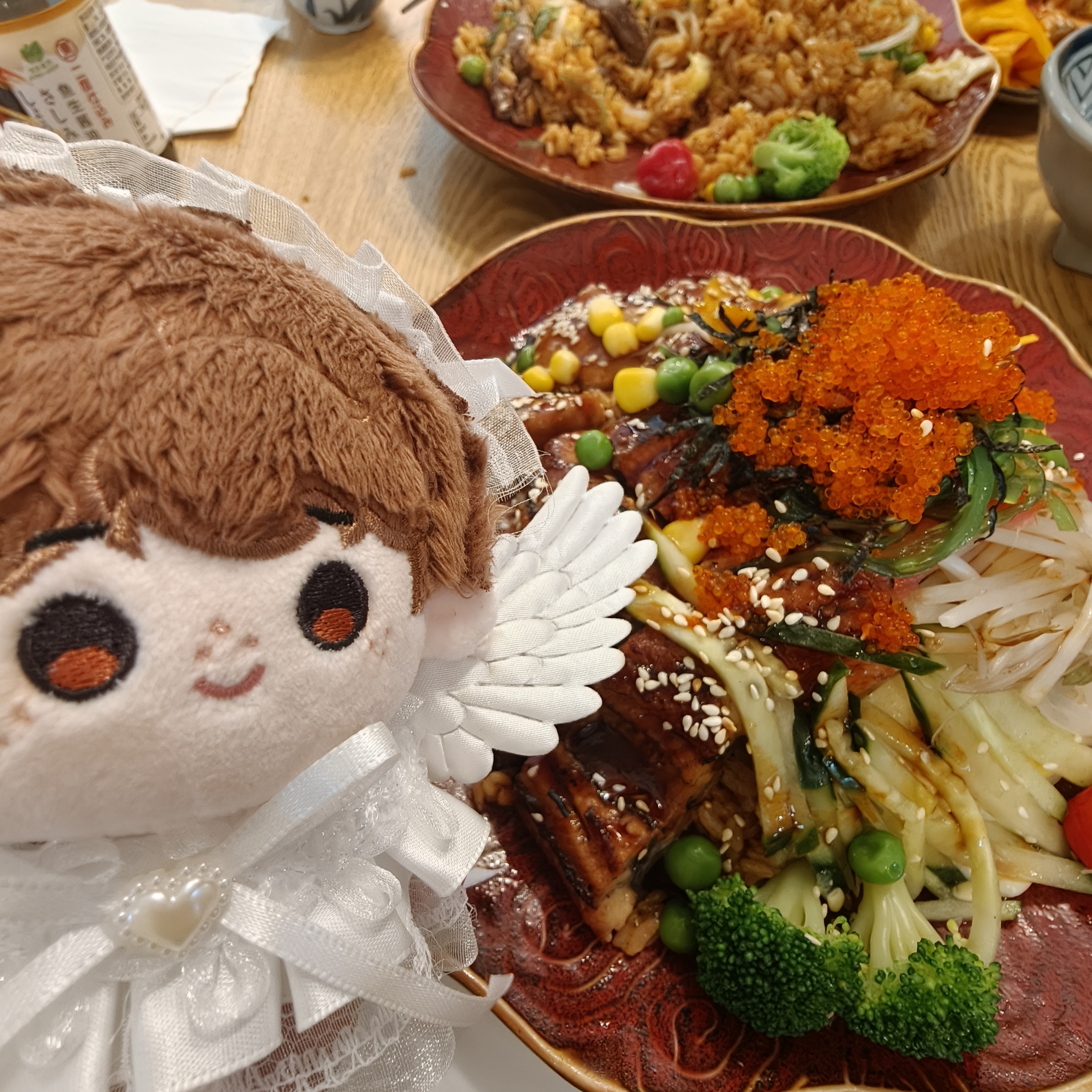 网友面基中，朋友以为Eggy穿的是婚纱，🐟吃惊大呼：这是天使！ ​​​