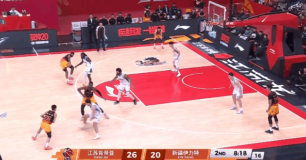 庞峥麟打出外援表现，借助掩护干拔三分命中



庞峥麟打的很出色，面对新疆男篮，